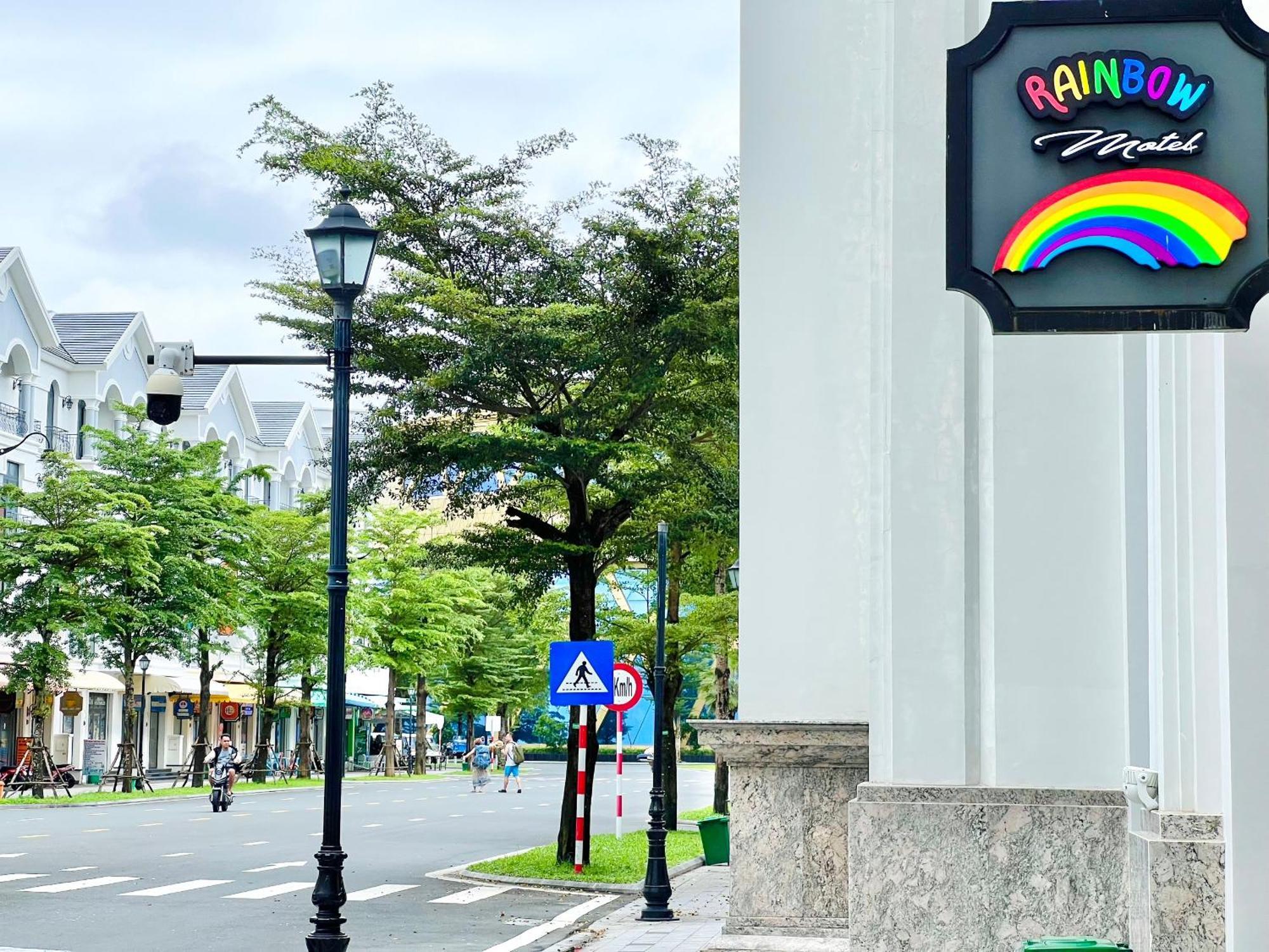 Rainbow Motel Дуонг-Донг Экстерьер фото